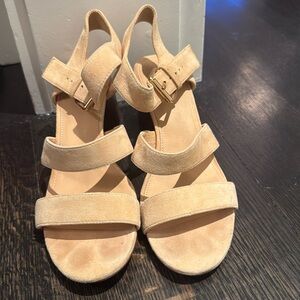 Jcrew Summer Sandals with Heel in Cream Suede Size 8 Excellent Condition!